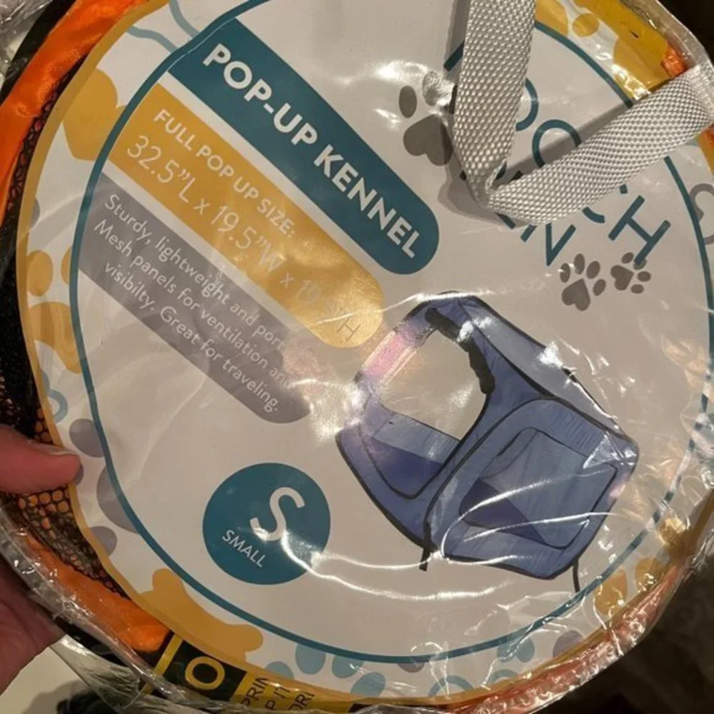 Pop-Up‎ Kennel  / Pooch Pen & Three Dog Toys  (Size Small) (new)